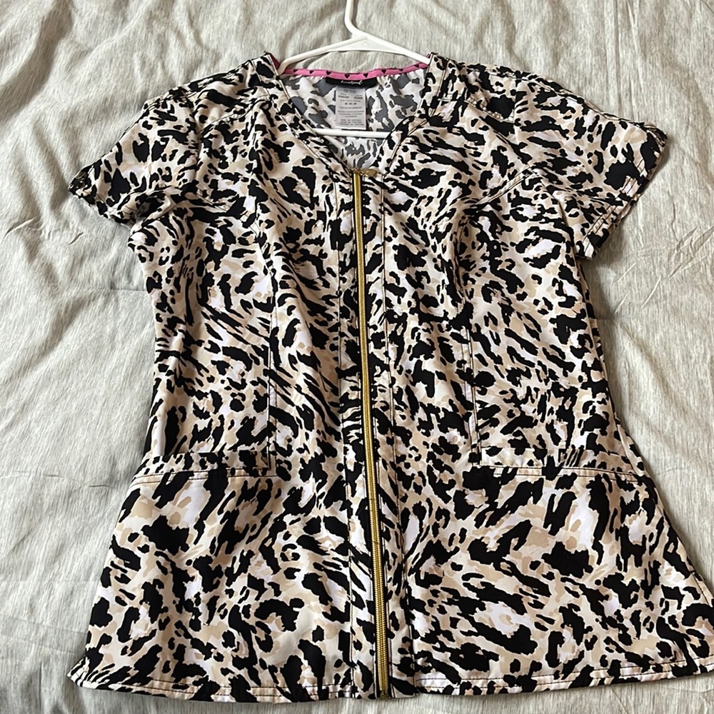 LIKE NEW Heartsoul Scrub Top-cheetah